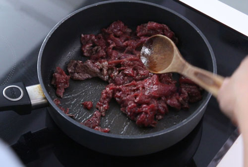 Đảo thịt bò xào như nào cho mềm, không bị khô, dai