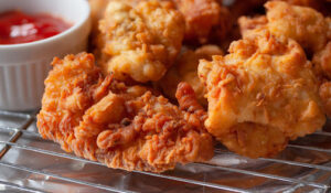 Cách ướp gà chiên giòn tại nhà như KFC – Trẻ con ăn là mê